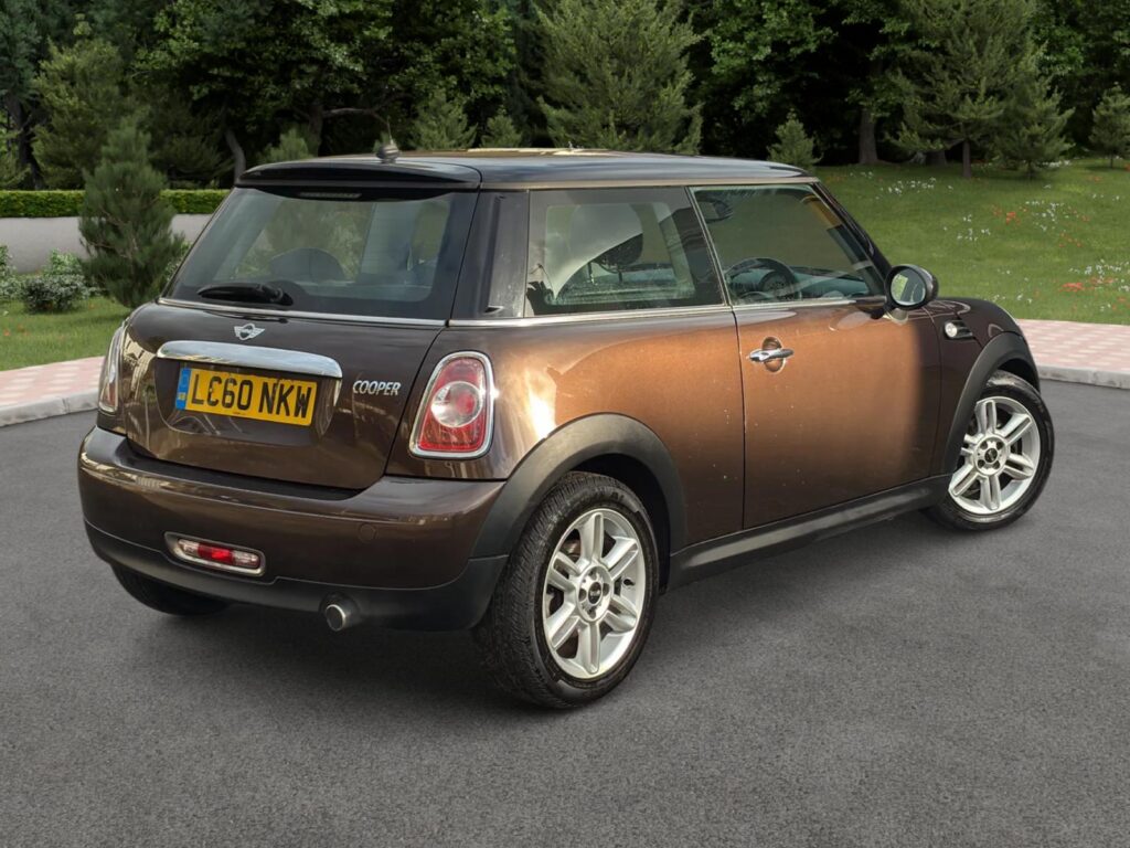 Mini Hatchback 1.6L 2010