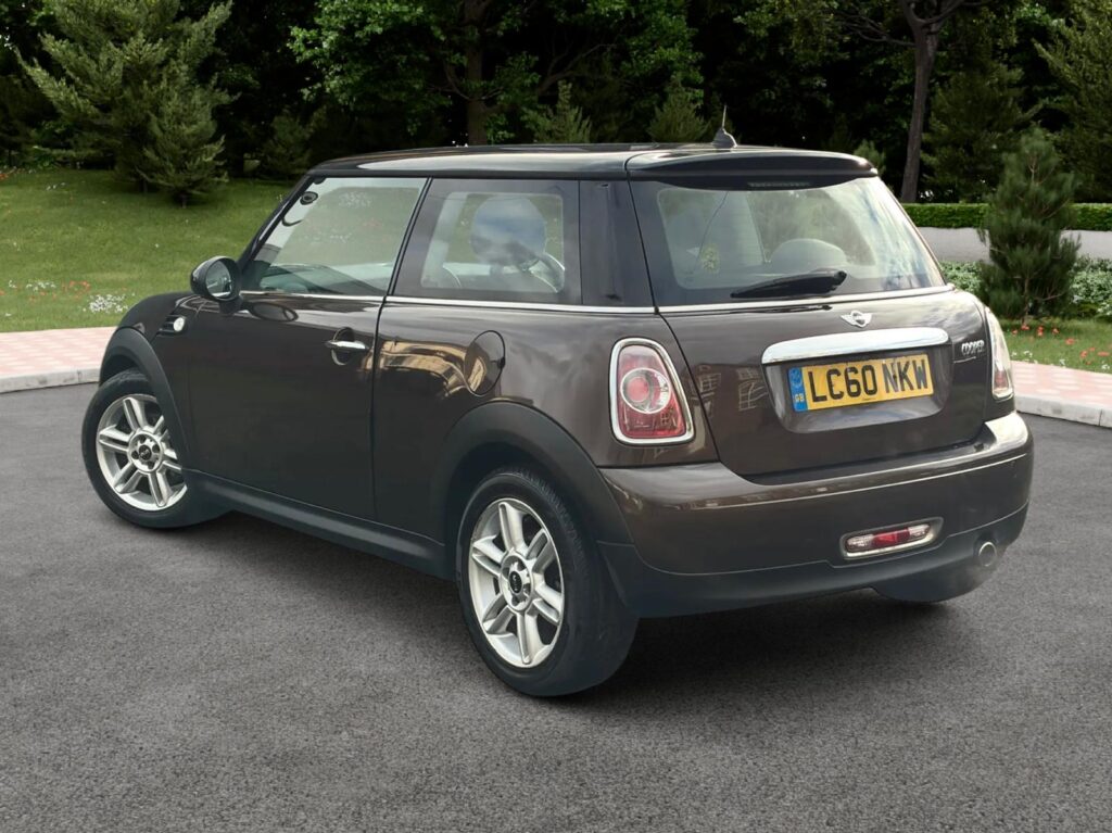 Mini Hatchback 1.6L 2010