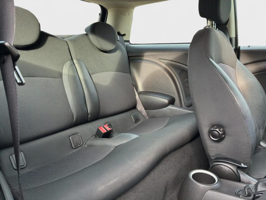 Mini Hatchback 1.6L 2010