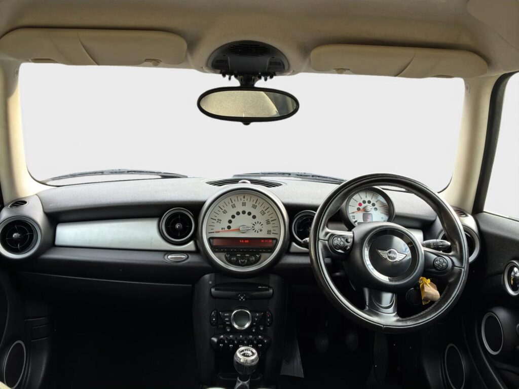 Mini Hatchback 1.6L 2010