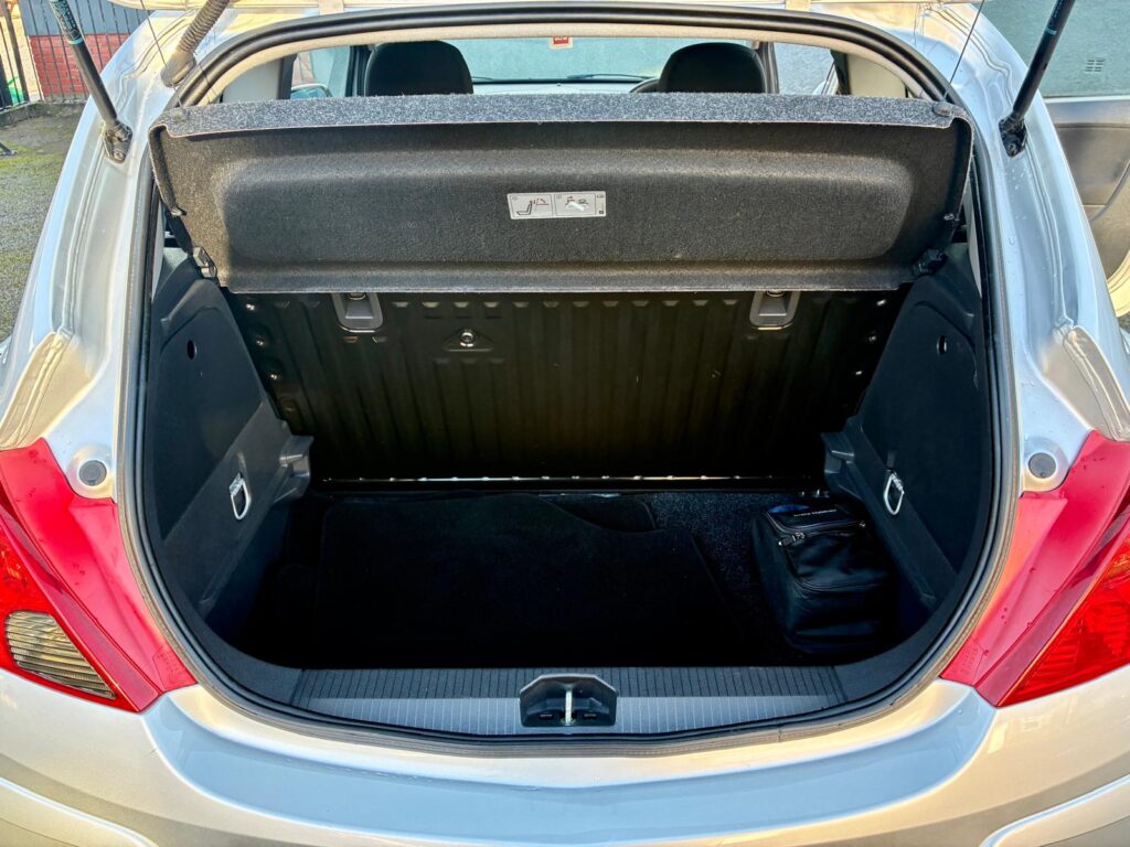 Vauxhall Corsa 1.0L 2012