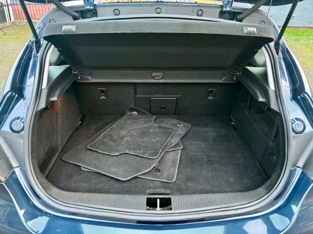 Vauxhall Astra 1.6L 2011