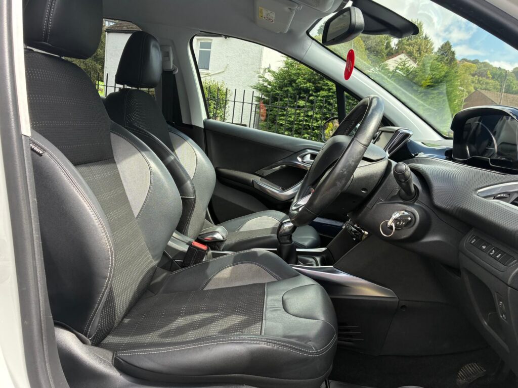 Peugeot 2008 1.2L 2014