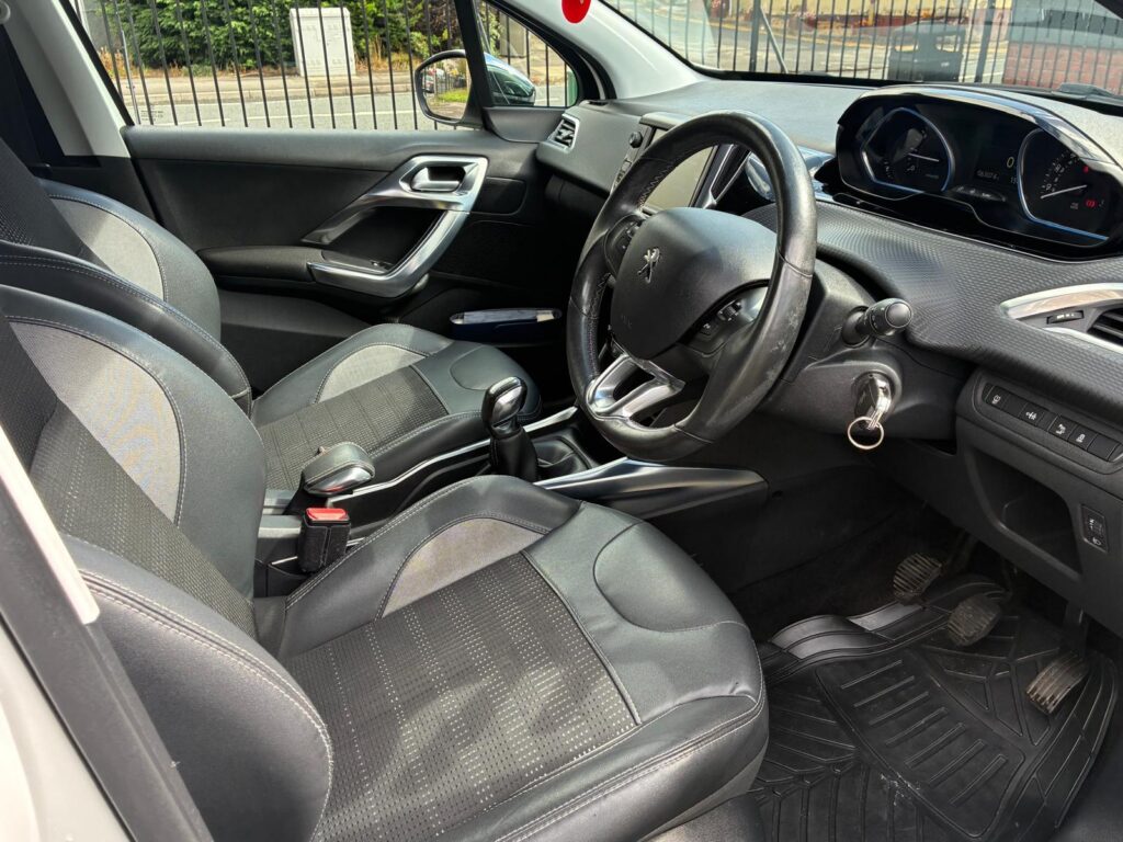 Peugeot 2008 1.2L 2014
