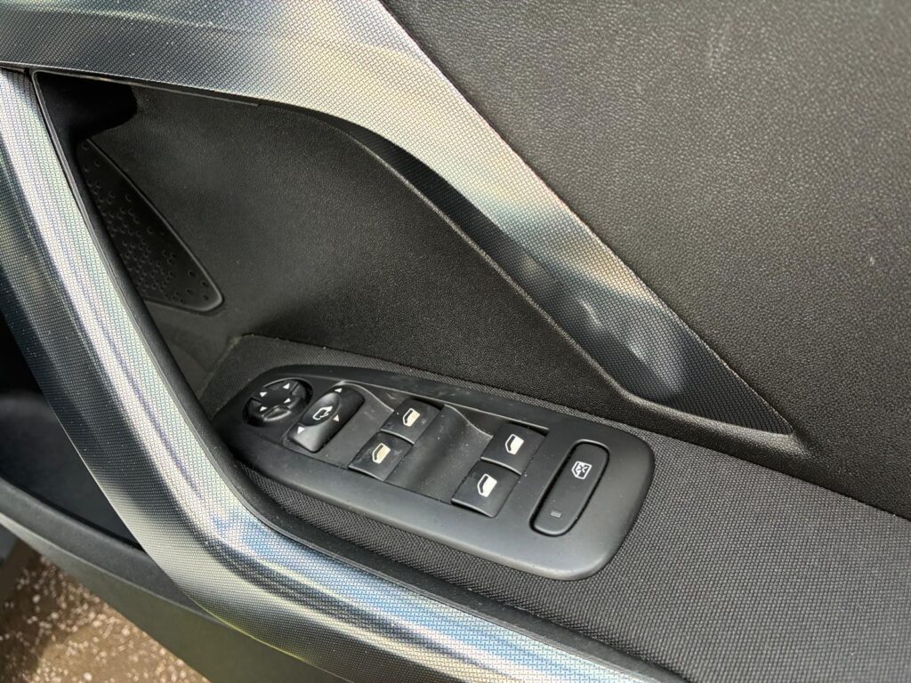 Peugeot 2008 1.2L 2014