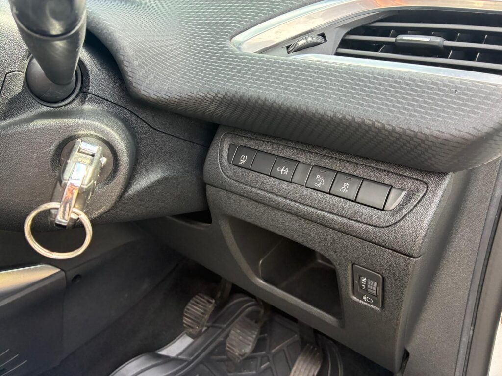 Peugeot 2008 1.2L 2014